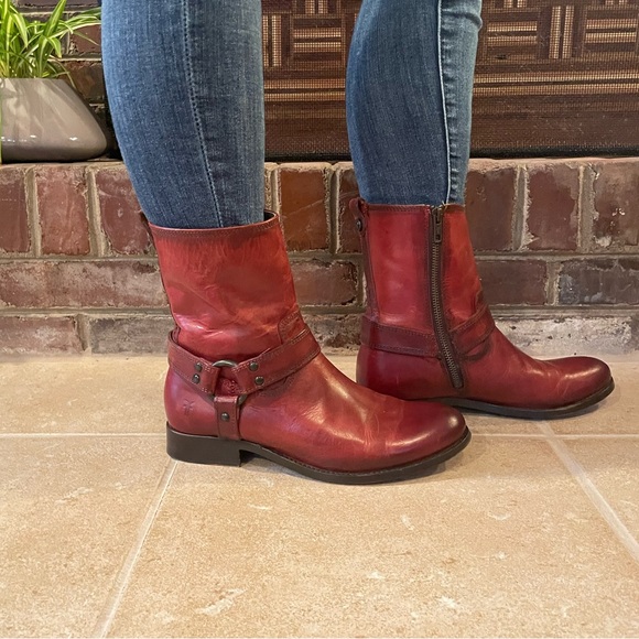 Frye Shoes - Like new. Frye Leather Boots Harness Moto style. Side zip reddish brown.Size 7.5